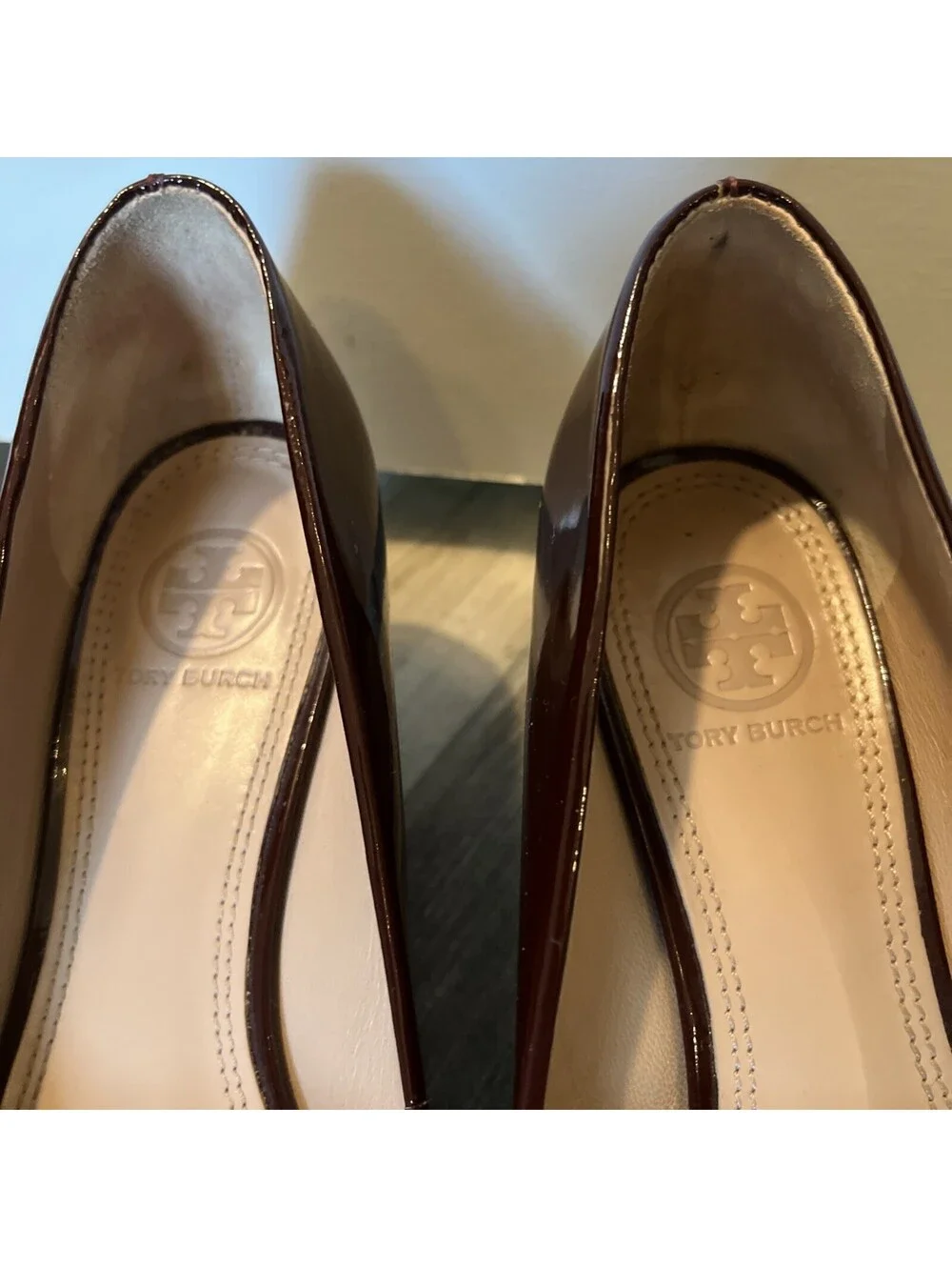 TORY BURCH ASTORIA MAROON RED WEDGE PUMP HEELS SIZE 6.5M